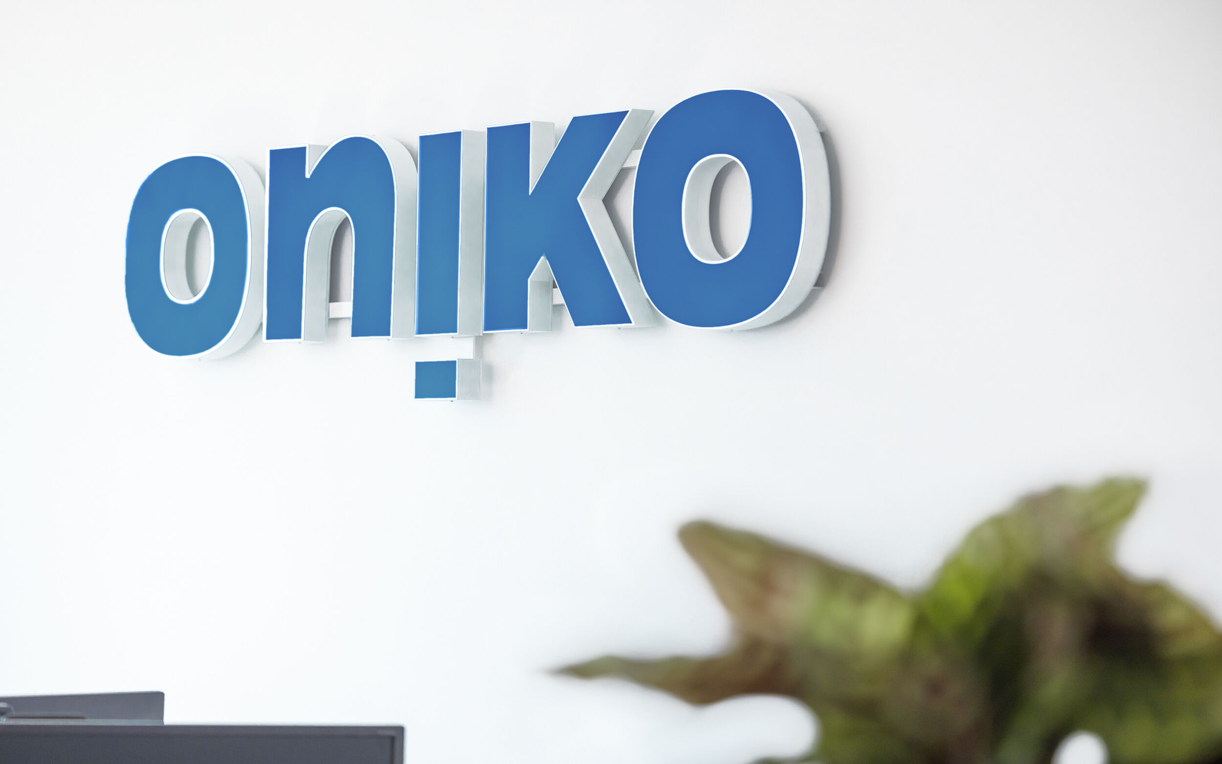 Wall with logo of oniko personalverleih